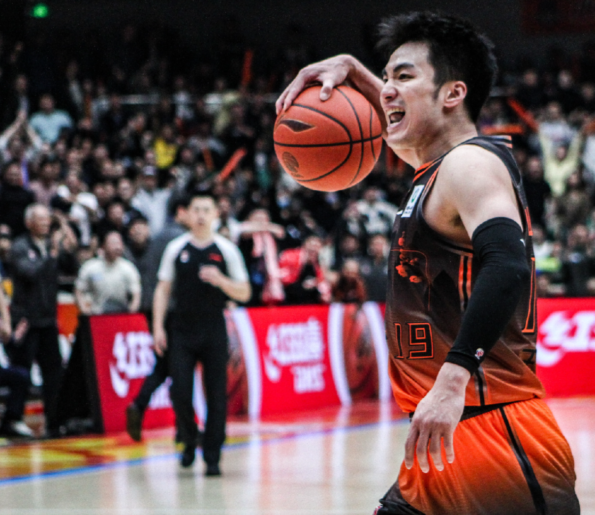 罗马诺:纽卡接近签下阿贾克斯18岁中场斯图尔,总价超2500万欧
